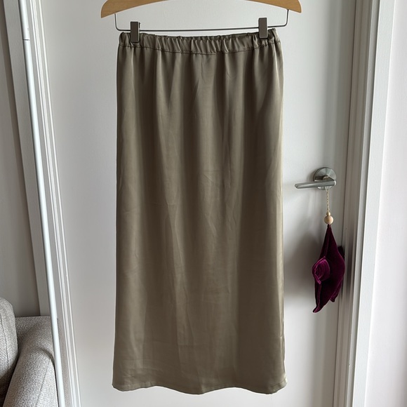 ✨Effortless Elegance Pull on Skirt in Motion - Picture 4 of 9